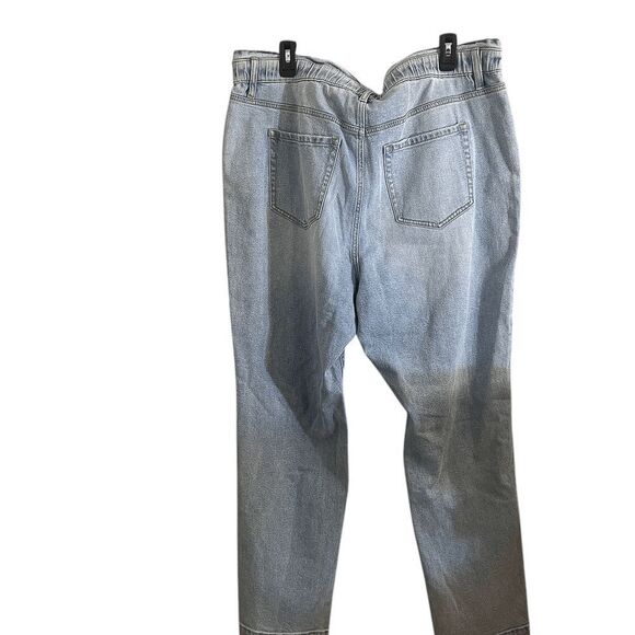 Lane Bryant Light Wash Denim Jeans Large || Elastic Waist - Picture 2 of 3